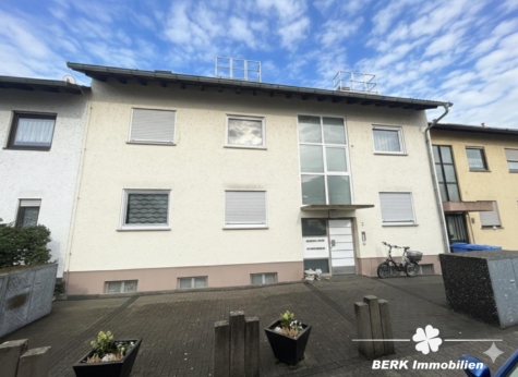BERK Immobilien – Zentrale Lage trifft kreative Freiheit: 2-Zimmer-DG-Wohnung mit Potenzial - Hausansicht (122475)