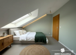 KI - generiertes Musterbild - BERK Immobilien – Zentrale Lage trifft kreative Freiheit: 2-Zimmer-DG-Wohnung mit Potenzial