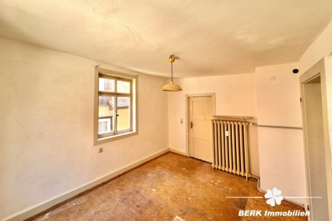 BERK Immobilien – Wohn- und Geschäftshaus in zentraler Lage von Miltenberg - Aufenthaltsraum (115751)