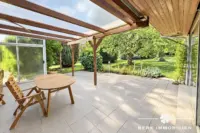 Helle Gartenterrasse