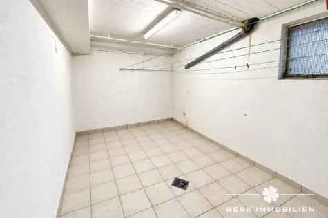 BERK Immobilien – Wohnen, Arbeiten & Hobby vereint – großzügiges Anwesen mit Lagerhalle und Garagen - Trockenraum (130534)