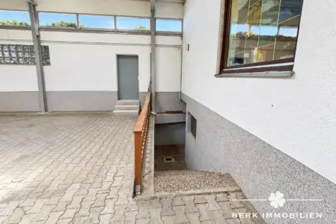 BERK Immobilien – Wohnen, Arbeiten & Hobby vereint – großzügiges Anwesen mit Lagerhalle und Garagen - Kellerabgang - Werkstatt (130538)