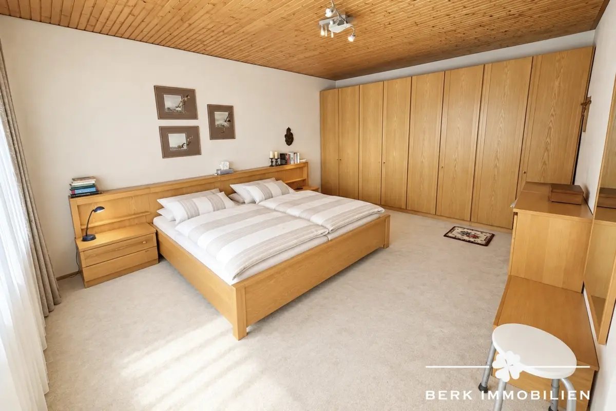 Schlafzimmer DG