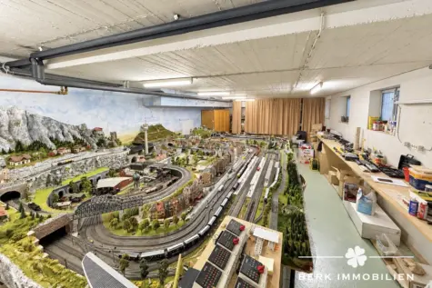 BERK Immobilien – Wohnen, Arbeiten & Hobby vereint – großzügiges Anwesen mit Lagerhalle und Garagen - Hobbyraum 1 (130536)