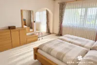 Schlafzimmer DG