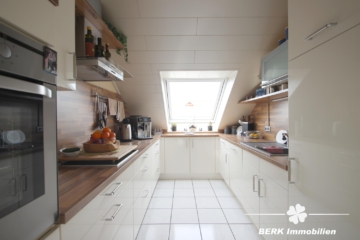 BERK Immobilien – gepflegte und gut geschnittene 4-Zimmer-ETW in bester Lage von Kleinostheim - Küche (107915)