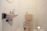 Gäste WC - BERK Immobilien – gepflegte und gut geschnittene 4-Zimmer-ETW in bester Lage von Kleinostheim