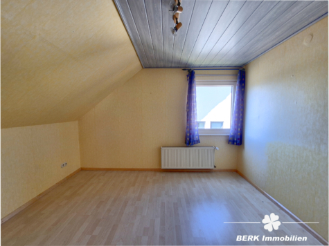 BERK Immobilien – Leben mit Aussicht: idyllisch gelegenes Ein- bis Zweifamilienhaus mit ELW in Sulzbach Soden - Schlafzimmer DG (121962)