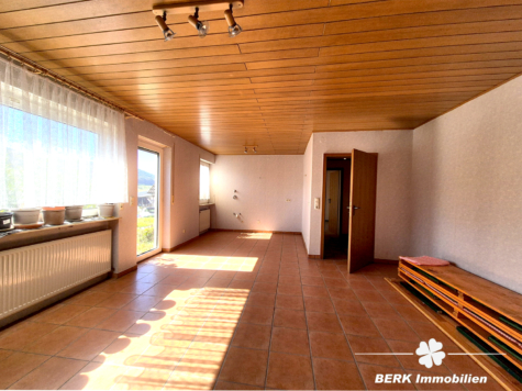 BERK Immobilien – Leben mit Aussicht: idyllisch gelegenes Ein- bis Zweifamilienhaus mit ELW in Sulzbach Soden - Wohn-Essbereich ELW (121976)