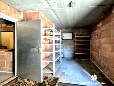 BERK Immobilien – Leben mit Aussicht: idyllisch gelegenes Ein- bis Zweifamilienhaus mit ELW in Sulzbach Soden - Keller (121979)
