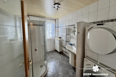 BERK Immobilien – Vielseitiges Mehrfamilienhaus mit Potenzial in Laudenbach - Badezimmer EG (123802)