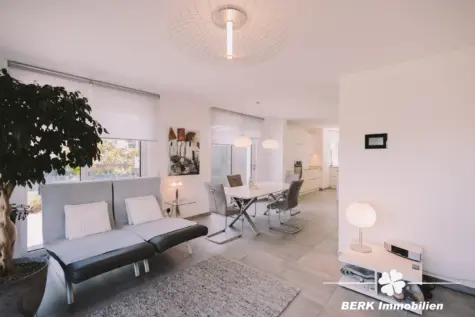 BERK Immobilien – Moderne Doppelhaushälfte mit hochwertiger Ausstattung in ruhiger Bestlage von Haibach-Grünmorsbach - Wohnen EG (131140)