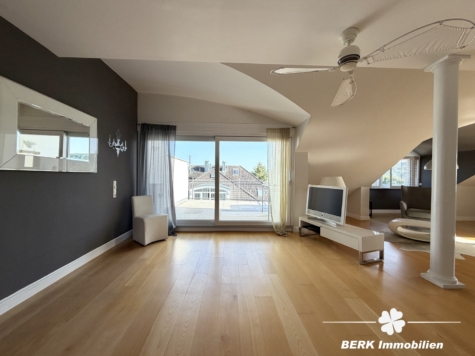 BERK Immobilien – Stilvolle DG-Wohnung mit großer Dachterrasse und Weitblick auf der Schweinheimer Höhe - Wohnen (128415)