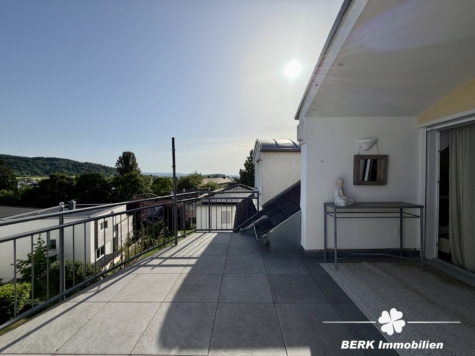 BERK Immobilien – Stilvolle DG-Wohnung mit großer Dachterrasse und Weitblick auf der Schweinheimer Höhe - Dachterrasse (128419)