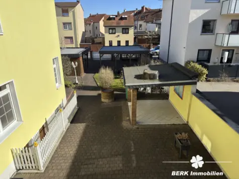 BERK Immobilien – Charmante Doppelhaushälfte mit vielseitigen Nutzungsmöglichkeiten in Offenbach-Bürgel - Außenbereich (131167)