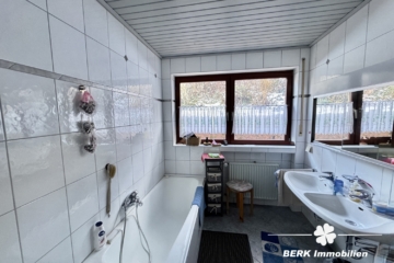 BERK Immobilien – Reihenmittelhaus mit Potenzial für Ihr neues Zuhause - Badezimmer (116969)