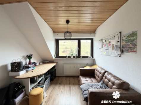 BERK Immobilien – Großzügige 4-Zimmer-Eigentumswohnung mit Balkon & Ausbaupotenzial in Mespelbrunn-Hessenthal - Bild (118559)