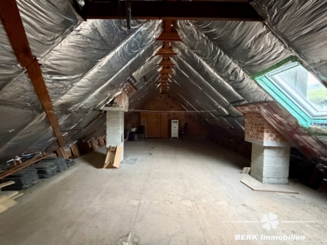 BERK Immobilien – Großzügige 4-Zimmer-Eigentumswohnung mit Balkon & Ausbaupotenzial in Mespelbrunn-Hessenthal - Bild (118560)