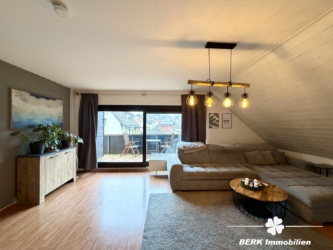 BERK Immobilien – Großzügige 4-Zimmer-Eigentumswohnung mit Balkon & Ausbaupotenzial in Mespelbrunn-Hessenthal - Titelbild (118551)