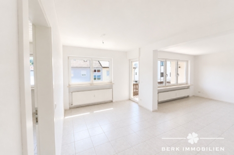 BERK Immobilien – Attraktives Zweifamilienhaus mit zusätzlichem Potenzial im Dachgeschoss - Ess-Wohnbereich KI optmiertI (127324)
