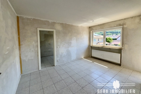 BERK Immobilien – Attraktives Zweifamilienhaus mit zusätzlichem Potenzial im Dachgeschoss - Esszimmer (127429)