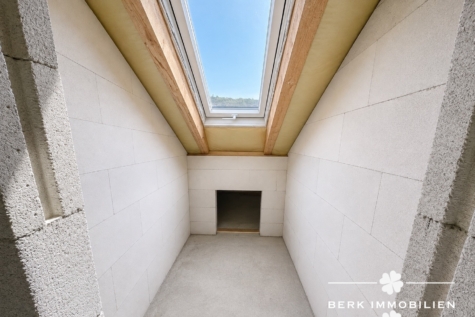 BERK Immobilien – Attraktives Zweifamilienhaus mit zusätzlichem Potenzial im Dachgeschoss - DG-Wohnung KI optimiert (127444)