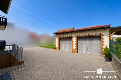 BERK Immobilien – Attraktives Zweifamilienhaus mit zusätzlichem Potenzial im Dachgeschoss - Doppelgarage u. Stellplätze (127308)