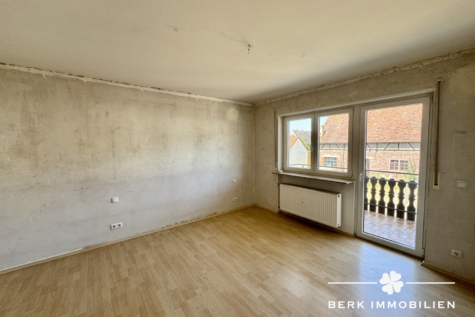 BERK Immobilien – Attraktives Zweifamilienhaus mit zusätzlichem Potenzial im Dachgeschoss - Schlafzimmer (127316)