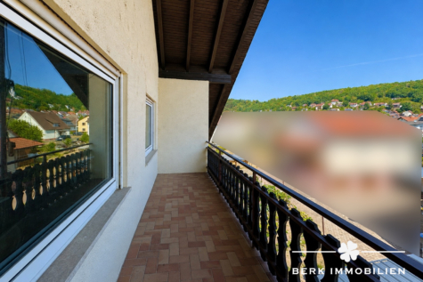 BERK Immobilien – Attraktives Zweifamilienhaus mit zusätzlichem Potenzial im Dachgeschoss - Aussicht Schlafzimmer (127318)