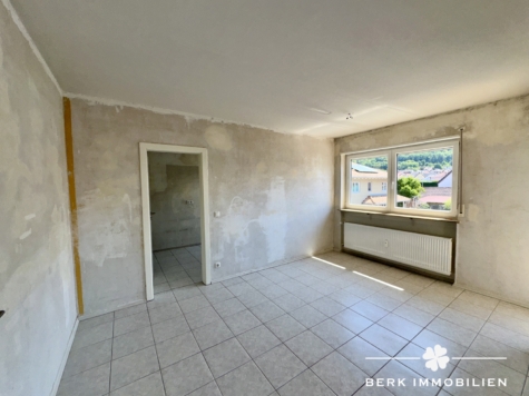 BERK Immobilien – Attraktives Zweifamilienhaus mit zusätzlichem Potenzial im Dachgeschoss - Esszimmer (127322)