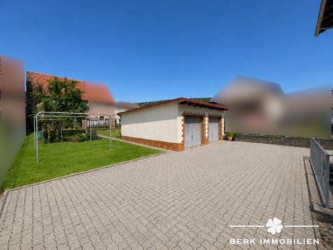 BERK Immobilien – Attraktives Zweifamilienhaus mit zusätzlichem Potenzial im Dachgeschoss - Innenhof (127309)