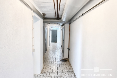 BERK Immobilien – Attraktives Zweifamilienhaus mit zusätzlichem Potenzial im Dachgeschoss - KG (127343)