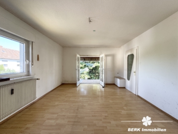 BERK Immobilien – Sanierungsbedürftiges Haus mit großem Potenzial in Kleinostheim - Schlafen OG (104833)