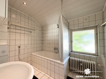 BERK Immobilien – Sanierungsbedürftiges Haus mit großem Potenzial in Kleinostheim - Bad OG (104834)