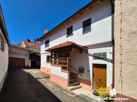 BERK Immobilien – Haus statt Wohnung. WEG geteiltes Einfamilienhaus in Hörstein - Aussenansicht (125776)