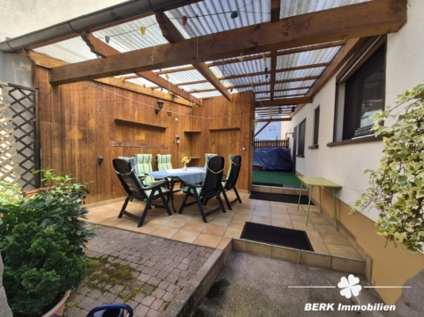BERK Immobilien – Haus statt Wohnung. WEG geteiltes Einfamilienhaus in Hörstein - Terasse (125778)