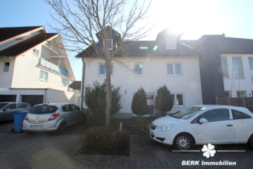 BERK Immobilien – Ihr Zweifamilienhaus – modern, großzügig & voller Möglichkeiten! - Straßenansicht (106872)