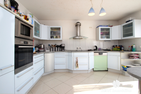 BERK Immobilien – Ihr Zweifamilienhaus – modern, großzügig & voller Möglichkeiten! - Küche - OG (115057)