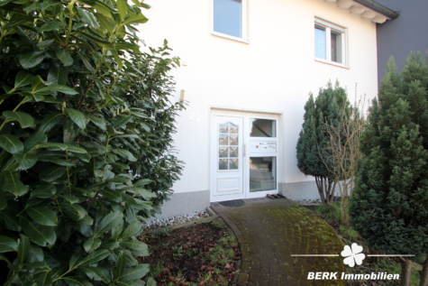 BERK Immobilien – Ihr Zweifamilienhaus – modern, großzügig & voller Möglichkeiten! - Eingangsbereich (115043)