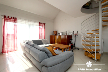 BERK Immobilien – Ihr Zweifamilienhaus – modern, großzügig & voller Möglichkeiten! - Wohnzimmer - OG (106864)