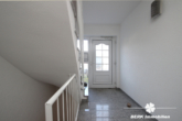 Treppenhaus - BERK Immobilien – Ihr Zweifamilienhaus – modern, großzügig & voller Möglichkeiten!