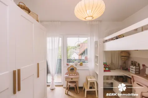 BERK Immobilien – Top modernisiertes Einfamilienhaus mit Einliegerwohnung und Ausbaureserve - Schlafen 2 EG (130651)