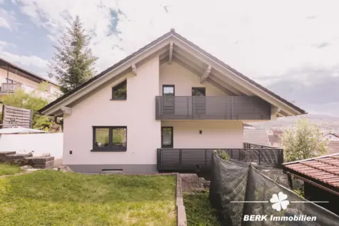 BERK Immobilien – Top modernisiertes Einfamilienhaus mit Einliegerwohnung und Ausbaureserve - Ansicht Garten (130634)