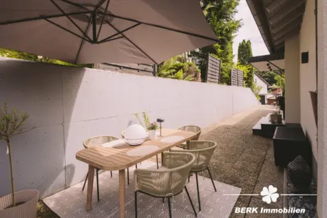 BERK Immobilien – Top modernisiertes Einfamilienhaus mit Einliegerwohnung und Ausbaureserve - Sitzecke (130638)