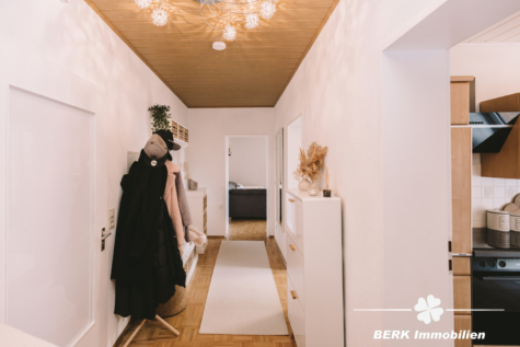 BERK Immobilien – Top modernisiertes Einfamilienhaus mit Einliegerwohnung und Ausbaureserve - Flur Einlieger (124481)