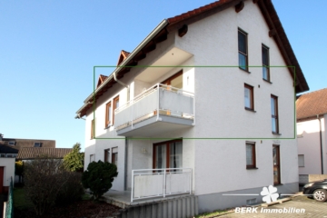 BERK Immobilien – Helle 2 Zimmer Wohnung mit Balkon und Stellplatz in ruhiger Wohnlage von Stockstadt - Hausansicht m. Markierung (116997)