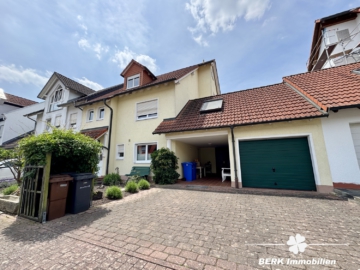 RESERVIERT – BERK Immobilien – Doppelhaushälfte mit Einliegerwohnung in ruhiger, familienfreundlicher Lage - Außenansicht (104872)