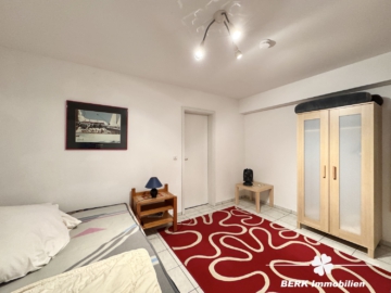 RESERVIERT – BERK Immobilien – Doppelhaushälfte mit Einliegerwohnung in ruhiger, familienfreundlicher Lage - Schlafen UG (104892)