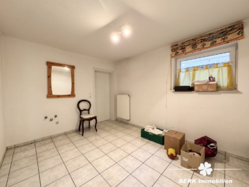 RESERVIERT – BERK Immobilien – Doppelhaushälfte mit Einliegerwohnung in ruhiger, familienfreundlicher Lage - Küche UG (104894)