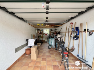 RESERVIERT – BERK Immobilien – Doppelhaushälfte mit Einliegerwohnung in ruhiger, familienfreundlicher Lage - Garage (104901)